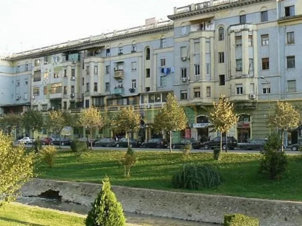 Tirane, shitet apartament 2+1+Ballkon Kati 3, 100 m² 