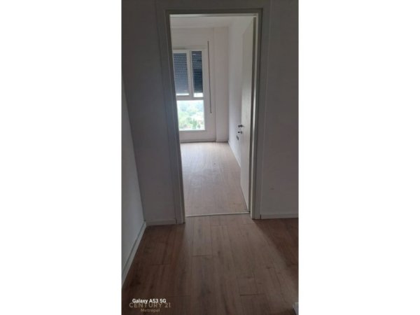 Tirane, jepet me qera zyre Kati 5, 98 m² 550 € (Don Bosko)