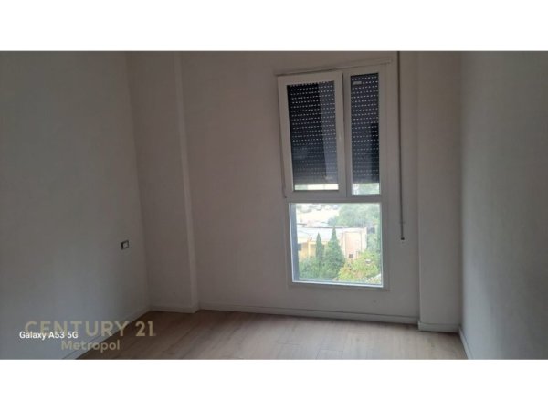 Tirane, jepet me qera zyre Kati 5, 98 m² 550 € (Don Bosko)