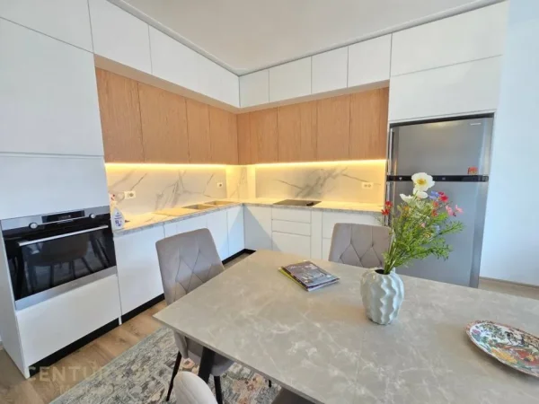 Tirane, jepet me qera apartament 2+1+Ballkon Kati 5, 120 m² 1.150 € (Shallvaret)