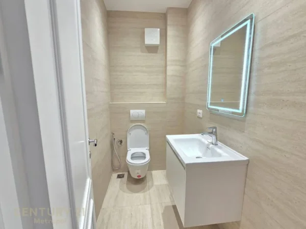 Tirane, jepet me qera apartament 2+1+Ballkon Kati 5, 120 m² 1.150 € (Shallvaret)
