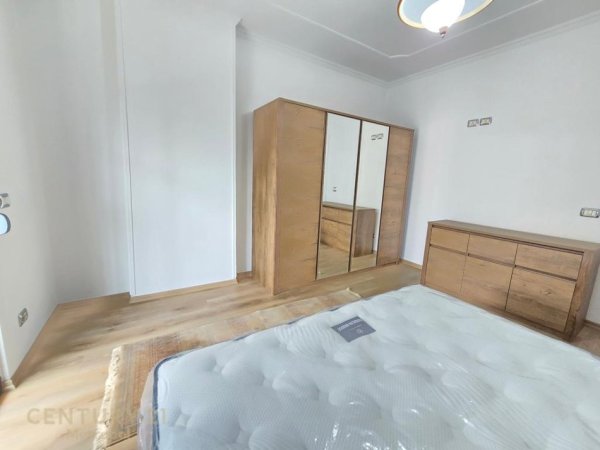 Tirane, jepet me qera apartament 2+1+Ballkon Kati 5, 120 m² 1.150 € (Shallvaret)