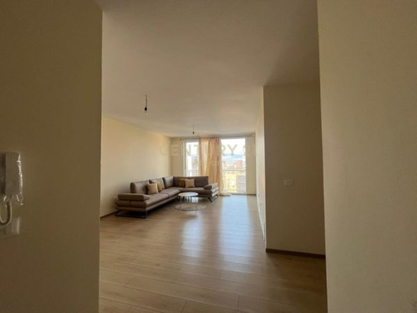 Tirane, jepet me qera ambjent biznesi Kati 4, 83 m² 650 € (Farmacia 10)