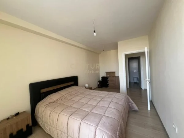 Tirane, jepet me qera ambjent biznesi Kati 4, 83 m² 650 € (Farmacia 10)