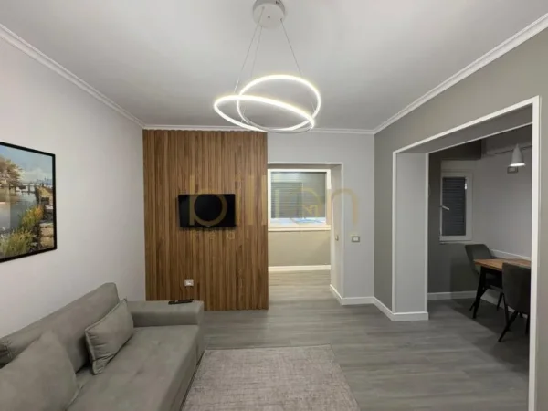 Tirane, jap me qera apartament 1+1 , 570 € 