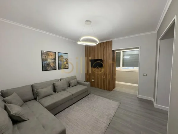 Tirane, jap me qera apartament 1+1 , 570 € 