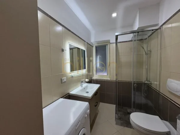 Tirane, jap me qera apartament 1+1 , 570 € 