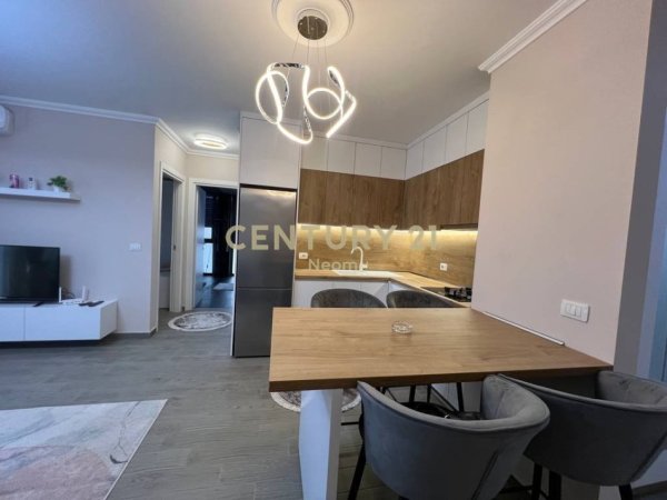 Tirane, jap me qera apartament 2+1 Kati 7, 110 m² 800 € (Don Bosko)