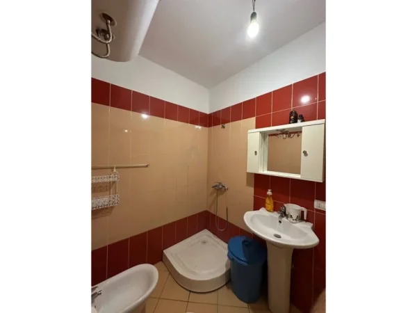 Tirane, jepet me qera apartament 1+1 Kati 4, 60 m² 300 € (Astir)