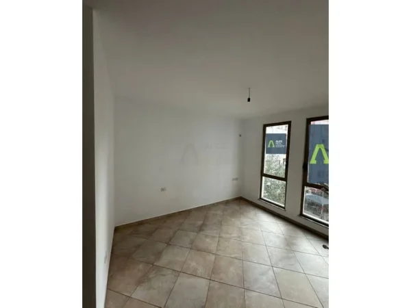 Tirane, jepet me qera apartament 1+1 Kati 4, 60 m² 300 € (Astir)