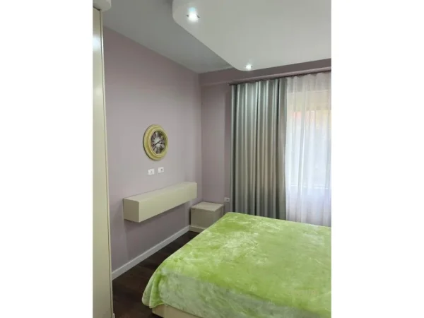 Tirane, jepet me qera apartament 1+1 Kati 1, 79 m² 600 € (Liqeni Thate)