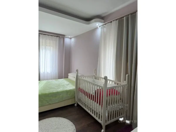 Tirane, jepet me qera apartament 1+1 Kati 1, 79 m² 600 € (Liqeni Thate)