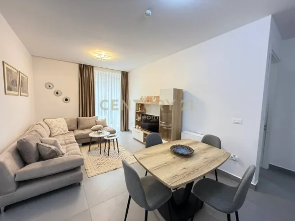 Tirane, jepet me qera apartament 2+1 Kati 1, 120 m² 1.200 € (Liqeni Thate)