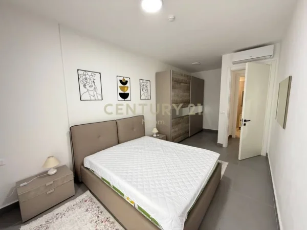 Tirane, jepet me qera apartament 2+1 Kati 1, 120 m² 1.200 € (Liqeni Thate)