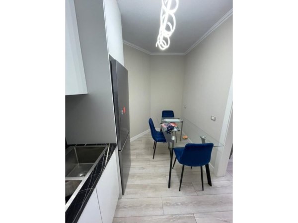 Tirane, jepet me qera apartament 1+1 Kati 4, 70 m² 900 € (Kompleksi Dinamo)