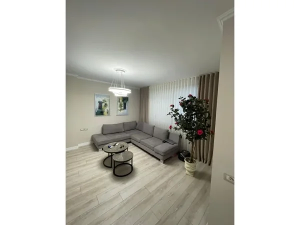 Tirane, jepet me qera apartament 1+1 Kati 4, 70 m² 900 € (Kompleksi Dinamo)