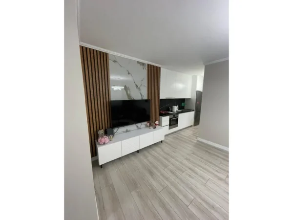 Tirane, jepet me qera apartament 1+1 Kati 4, 70 m² 900 € (Kompleksi Dinamo)