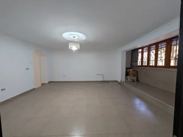 Tirane, jap me qera zyre Kati 1, 70 m² 1.000 € (Komuna e Parisit)