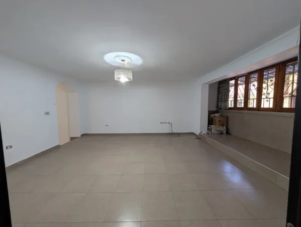 Tirane, jap me qera zyre Kati 1, 70 m² 1.000 € (Komuna e Parisit)