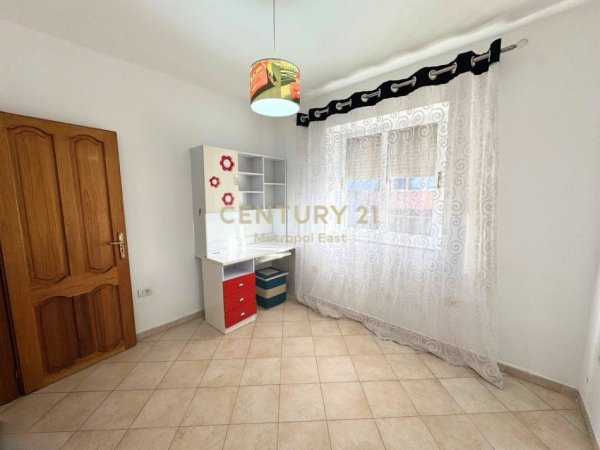 Tirane, jepet me qera apartament 3+1 Kati 2, 100 m² 650 € (Qender)