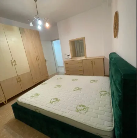 Tirane, jepet me qera apartament 2+1 Kati 4, 100 m² 750 € (KOMUNA E PARISIT)