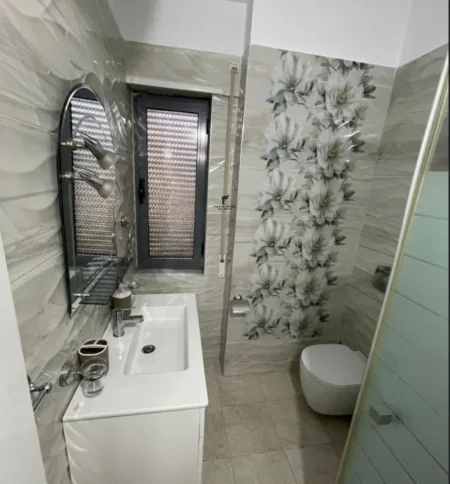 Tirane, jepet me qera apartament 2+1 Kati 4, 100 m² 750 € (KOMUNA E PARISIT)