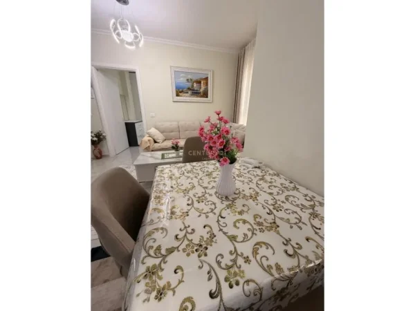 Tirane, jepet me qera apartament 1+1 Kati 3, 59 m² 670 € (Don Bosko)