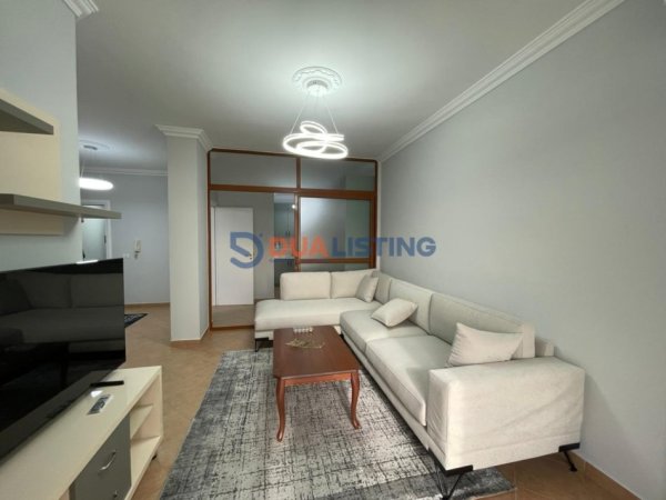 Tirane, jepet me qera apartament 2+1+Ballkon Kati 7, 80 m² 800 € (Rruga e Kavajes)