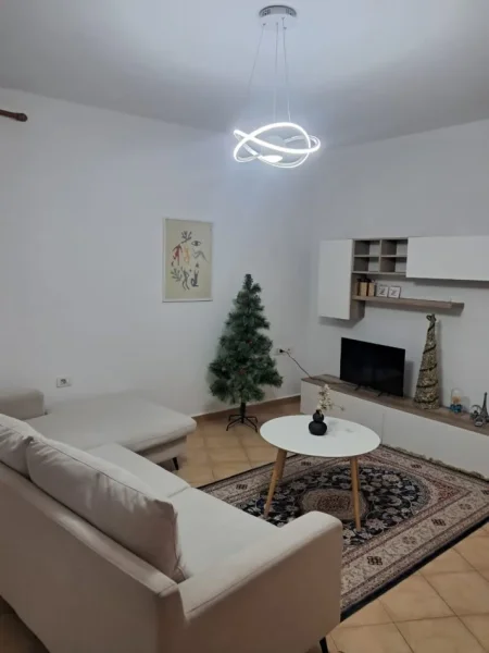 Jepet Apartament 1+1 me Qera Përballë Ambasadës Amerikane,  720 €uro