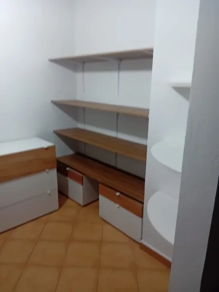 Jepet Apartament 1+1 me Qera Përballë Ambasadës Amerikane,  720 €uro