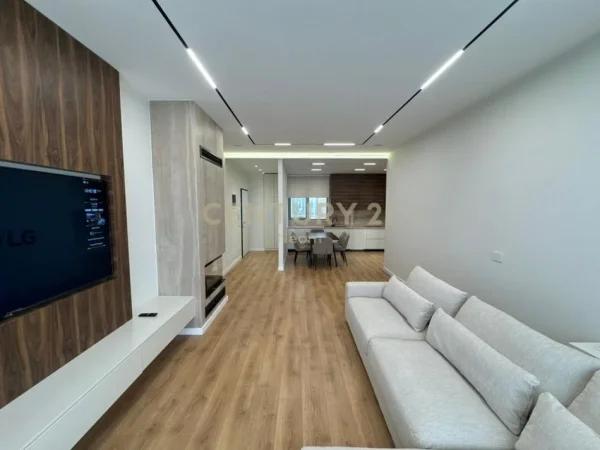 Tirane, jepet me qera apartament 1+1+Ballkon Kati 1, 97 m² 1.350 € (Liqeni Thate)