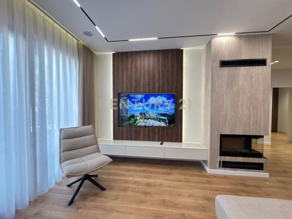 Tirane, jepet me qera apartament 2+1+Ballkon Kati 0, 110 m² 2.100 € (Liqeni Thate)