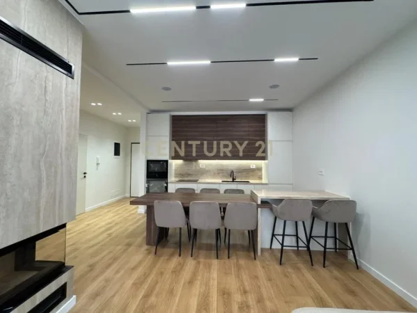 Tirane, jepet me qera apartament 2+1+Ballkon Kati 0, 110 m² 2.100 € (Liqeni Thate)