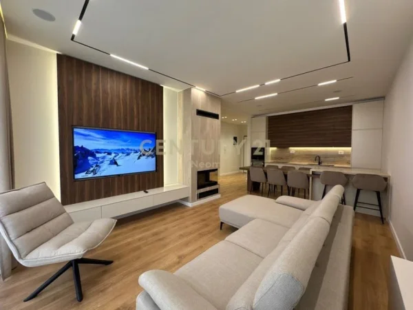 Tirane, jepet me qera apartament 2+1+Ballkon Kati 0, 110 m² 2.100 € (Liqeni Thate)