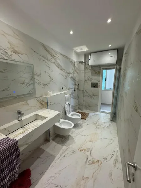 Tirane, jepet me qera apartament 1+1 Kati 4, 90 m² 700 € (Stadiumi Dinamo ,RRuga Gjin Bue Shpata)