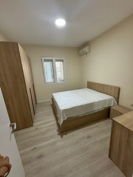 Tirane, jepet me qera apartament 1+1 Kati 4, 90 m² 700 € (Stadiumi Dinamo ,RRuga Gjin Bue Shpata)