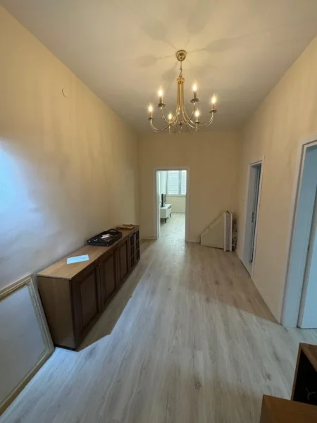 Tirane, jepet me qera apartament 1+1 Kati 4, 90 m² 700 € (Stadiumi Dinamo ,RRuga Gjin Bue Shpata)