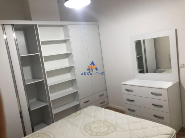 Tirane, jepet me qera apartament 1+1+Ballkon Kati 1, 65 m² 436 € 