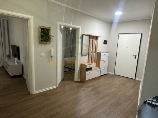 Tirane, jepet me qera apartament 1+1+Ballkon Kati 6, 83 m² 800 € (Qendër)