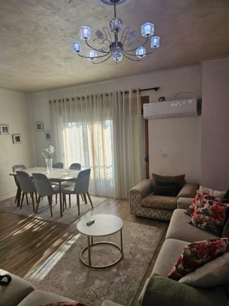 Tirane, jepet me qera apartament 3+1+Ballkon Kati 16, 156 m² 1.200 € (Ngjitur me Prokurorinë)