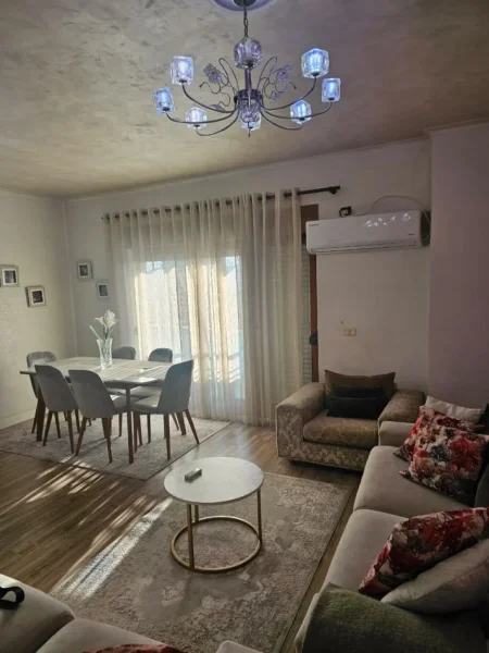 Tirane, jepet me qera apartament 3+1+Ballkon Kati 16, 156 m² 1.200 € (Ngjitur me Prokurorinë)