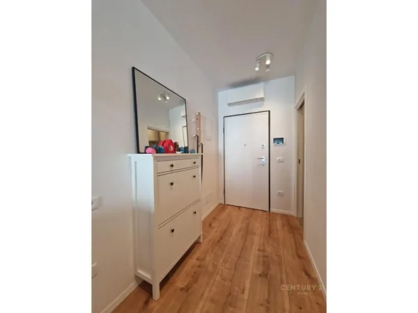 Tirane, jepet me qera apartament 2+1 Kati 1, 117 m² 1.200 € (Liqeni Thate)
