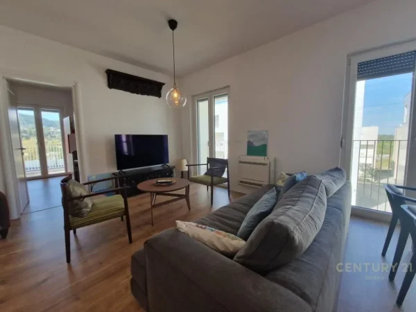 Tirane, jepet me qera apartament 2+1 Kati 1, 117 m² 1.200 € (Liqeni Thate)