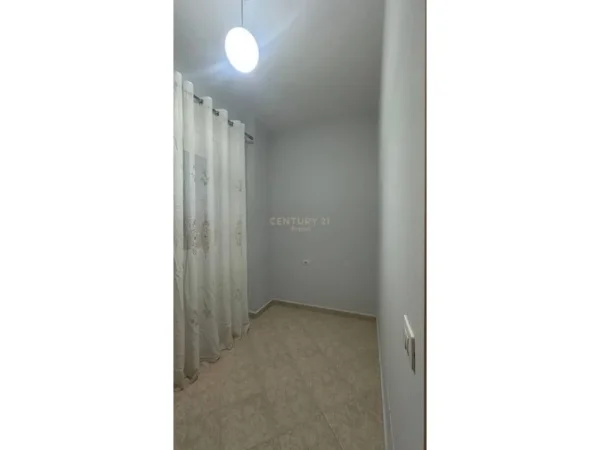 Tirane, jepet me qera apartament 3+1 Kati 5, 94 m² 550 € (Kodra e Priftit)
