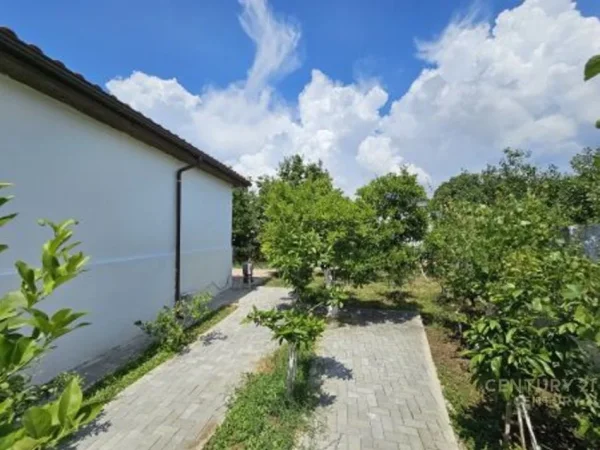 Tirane, shes shtepi 2+1 Kati 1, 684 m² 320.000 € (Casa Italia)