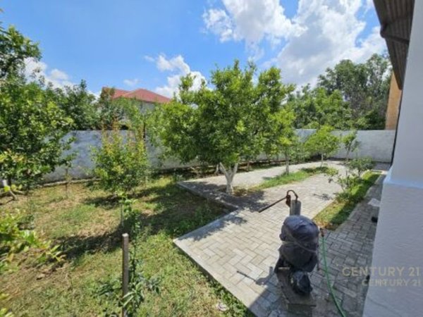 Tirane, shes shtepi 2+1 Kati 1, 684 m² 320.000 € (Casa Italia)