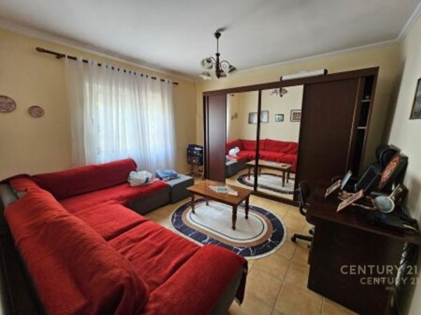 Tirane, shes shtepi 2+1 Kati 1, 684 m² 320.000 € (Casa Italia)