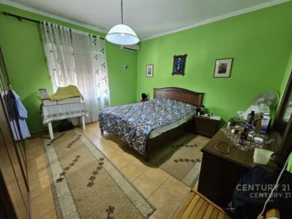 Tirane, shes shtepi 2+1 Kati 1, 684 m² 320.000 € (Casa Italia)