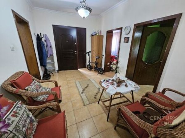 Tirane, shes shtepi 2+1 Kati 1, 684 m² 320.000 € (Casa Italia)