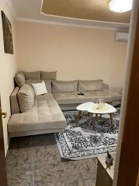 Tirane, jepet me qera apartament 2+1 Kati 5, 85 m² 500 € (Rruga Irfan Tomini)